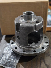 Load image into Gallery viewer, DIFFERENTIAL CARRIER; DANA 60; TRAC-LOK; 4.10 AND DOWNEmpty Carrier Free Shipping - Lee Motorsports