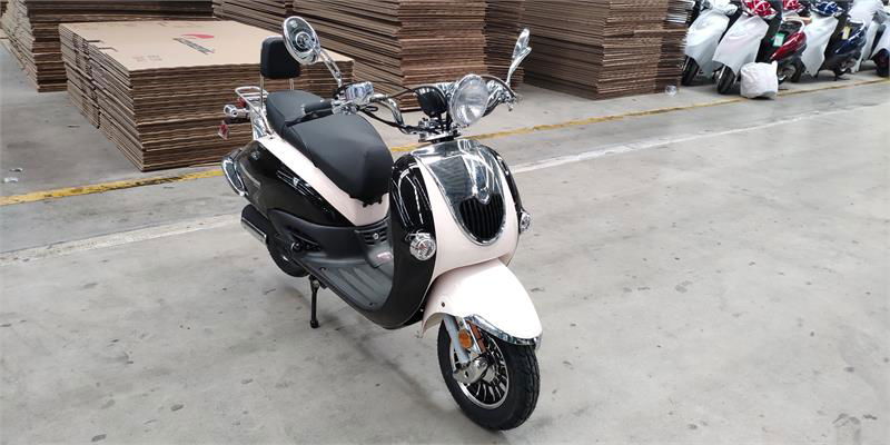 TrailMaster Sorrento 150cc Street Scooter, Ships Fully Assembled